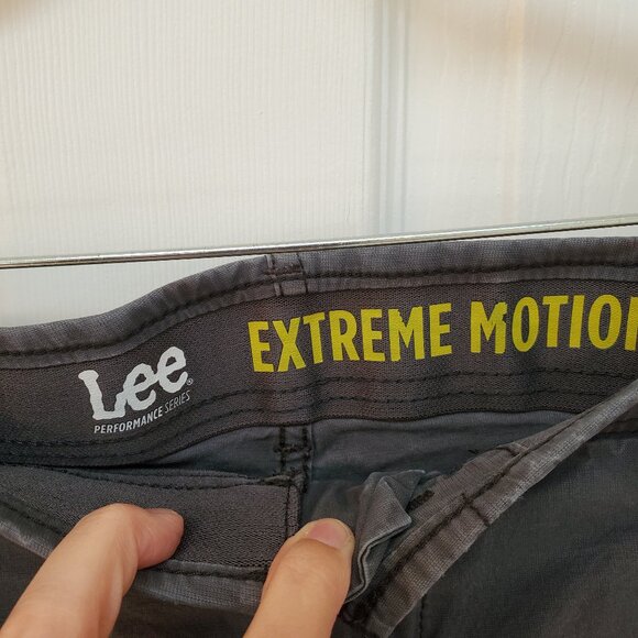 Lee Extreme Motion Dark Grey Men's cargo shorts Size 30 - Picture 5 of 9